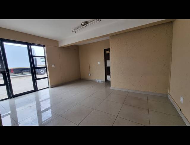 712M² WAREHOUSE TO LET IN POMONA